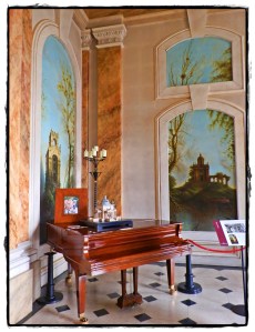 I loved this room all the panels were exquisitely painted